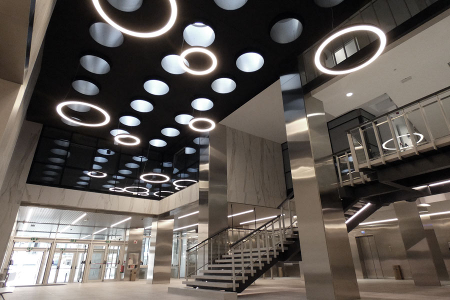 Luminarias circulares para el Hall del Edificio Albia I